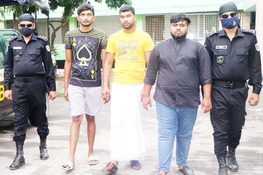 RAB-4 detains 3 members of Kishore Gang (Apur Dal) including its leader conducting raid in the city's Mirpur area on Friday.