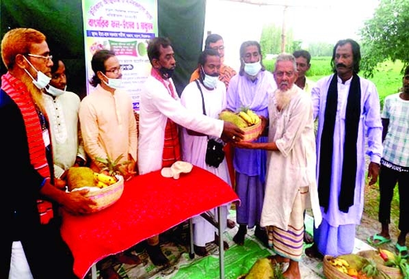 Elderly people in Tarash upazila get fruits under the initiative of Tarikay Atmasuddhi and Manabkalyan Sangha in Tarash, Sirajganj in a formal ceremony held at Ghargram of Magura Binod Union in the upazila on Friday.