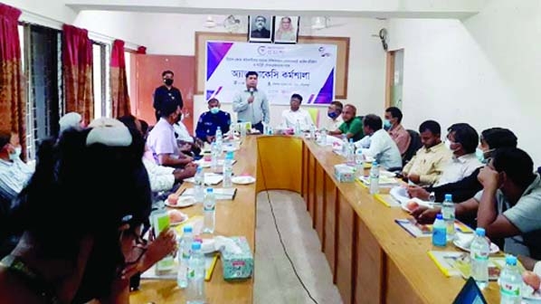 Naria Upazila Nirbahi Officer Tanvir-al-Nasif speaks at an advocacy workshop on counseling and economic assistance for the migrant returnees of the upazila organized at Naria Municipality Conference Room on Sunday.