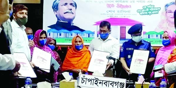 In the second phase of distributing homes among the landless people on the occasion of birth centenary of Bangabandhu Sheikh Mujibur Rahman, a total of 2,619 families in Chapainababganj receive key of the homes along with deeds of the land on Sunday.