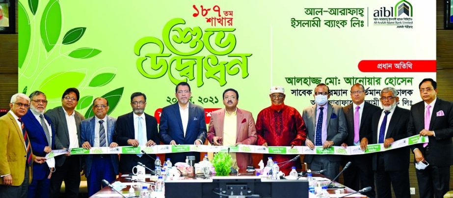 Farman R Chowdhury, Managing Director and CEO of Al-Arafah Islami Bank Limited, inaugurating the bank's 187th branch at Shyamnagar in Satkhira on Sunday. Abdul Malek Mollah, director and other senior officials of the bank were present.