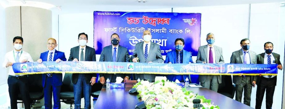 Syed Waseque Md Ali, Managing Director of First Security Islami Bank Limited, inaugurating the bank's 4sub-branches through virtually on Tuesday. The branches are- Baroiarhat sub-branch at Mirsharai in Chattogram, Morichya Bazar sub-branch at Ukhia in