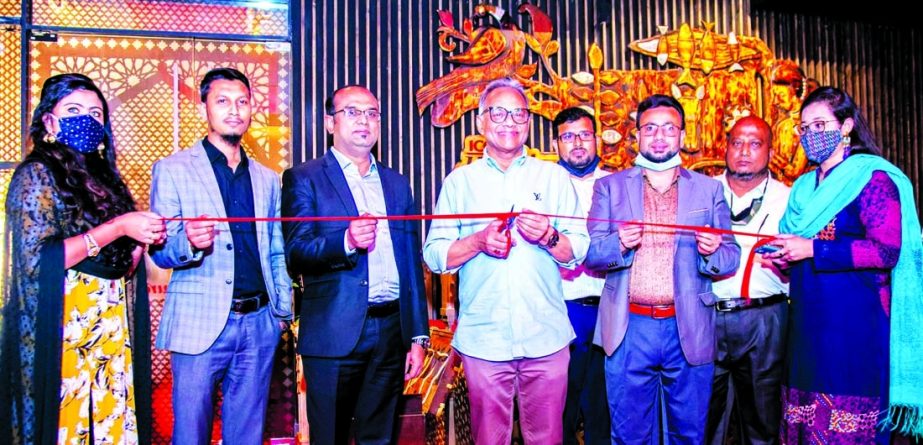 Imdadul Haq Milan, Editor of Kaler Kantha, inaugurating the ICCB Heritage Restaurant by cutting ribbon at a function held at International Convention City Bashundhara (ICCB) in the capital on Tuesday. MM Jasim Uddin, Chief Operating Officer and other offi