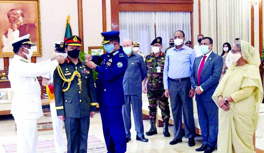 Chief of Naval Staff Admiral M Shaheen Iqbal and Chief of Air Staff Air Marshal Shaikh Abdul Hannan adorn the newly appointed Army Chief SM Shafiuddin Ahmed with the rank badge of General in presence of Prime Minister Sheikh Hasina at Ganobhaban on Thursd