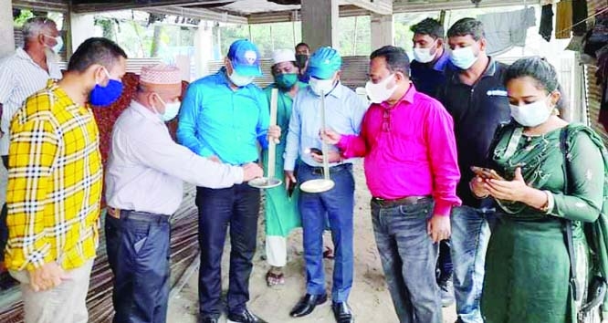 A mobile court led by Executive Magistrate Shakil Ahmed conducts a combing operation to detect Aedes mosquito larvae in the area of Mymensingh City Corporation on Tuesday.