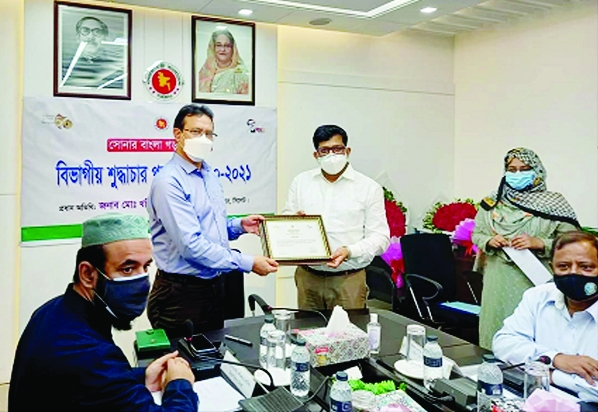 Sylhet Divisional commissioner Md Kholilur Rahman hands over a certificate to Mir Nahid Ahsan, Deputy Commissioner of Moulvibazar District as best Deputy Commissioner of Sylhet Division on Friday.
