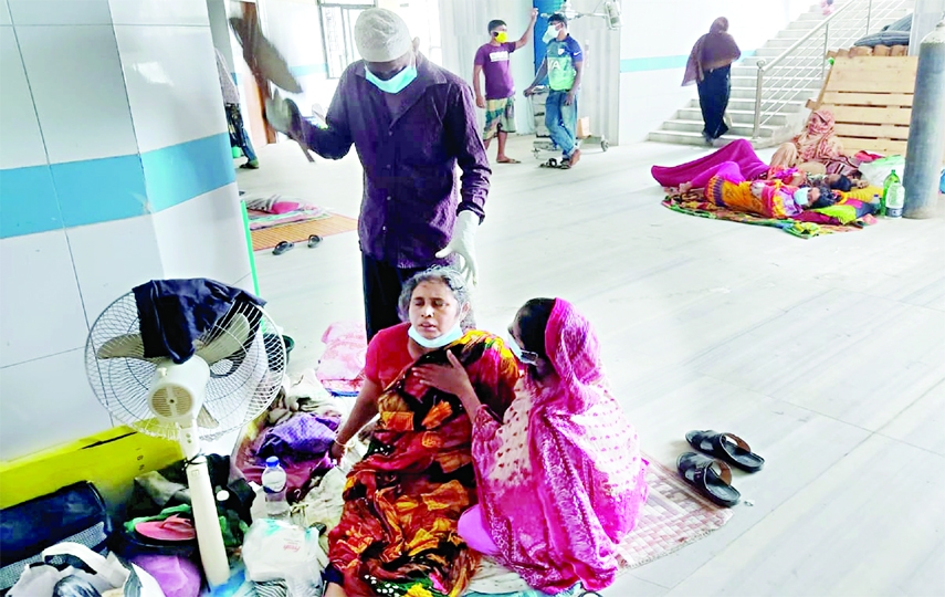 Patients taking treatment on the floor of Khulna Medical College Hospital porch on Saturday as there was not sufficient seats inside the hospital as coronavirus infections surge abundantly.