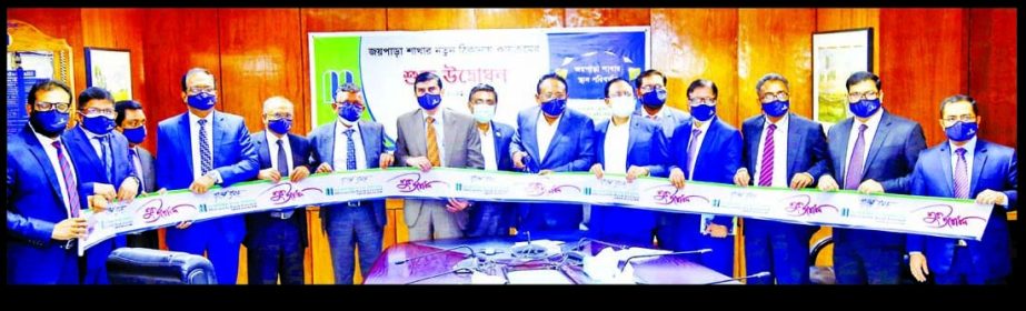 Md. Quamrul Islam Chowdhury, MD & CEO of Mercantile Bank Limited, inaugurating the banks shifted branch at Joypara on Sunday while Chairman of the bank Morshed Alam, M.P., joined virtually as chief guest. Akram Hossain (Humayun), M. Amanullah, Vice Chairm