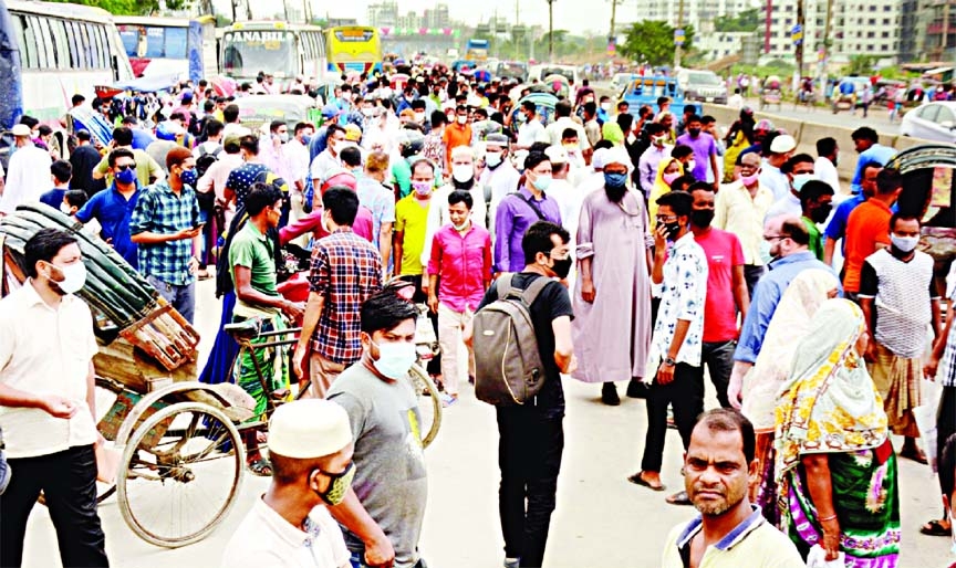 People are seen looking for transports on Dhaka-Chattogram Highway at Signboard area in Narayanganj during the first day of 3-days limited shutdown on Monday.
