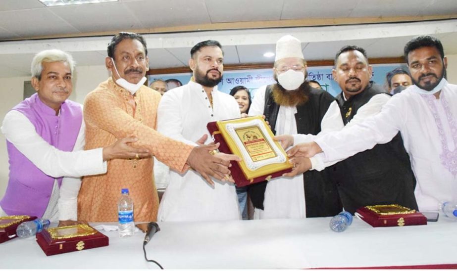 Director of Sheikh Jamal Dhanmondi Club Limited Sheikh Iqbal Khokon (third from left) receiving the Bangabandhu Academy Padak from the Advisor of Bangladesh Awami League Khondokar Golam Maula Nokshbondi (fourth from left) at the IDB Bhaban in the city's