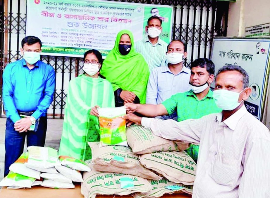 Taslima Begum, UNO of Gangachora, Rangpur inaugurates a fertilizer and seed distribution program among the poor marginal farmers of the upazila under a stimulus package for fiscal year 2020-21 to harvest seasonal Ropa Aman crops on Wednesday.