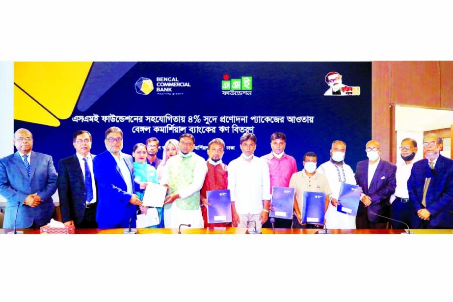 Tarik Morshed, Managing Director & CEO of Bengal Commercial Bank Limited, handing over the loan sanction letter to the members of Bangladesh Plastic Goods Manufacturers and Exporters Association (BPGMEA) in association with SME foundation under the govern