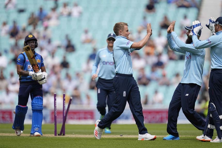 England's Sam Curran ( third right) celebrates taking the wicket of Sri Lanka's Pathum Nissanka (left) during the second One Day International cricket match between England and Sri Lanka at the Oval cricket ground in London on Thursday.