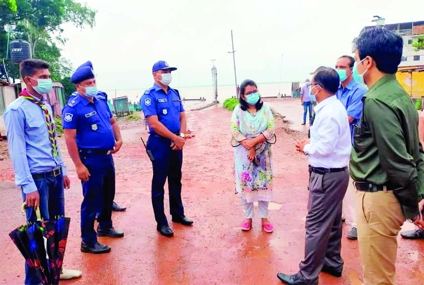 Manikganj Deputy Commissioner Muhammad Abdul Latif speaks with the authority of Paturia and Aricha ferry ghats in his visit to monitor the implementation of nationwide lockdown in the area on Friday.