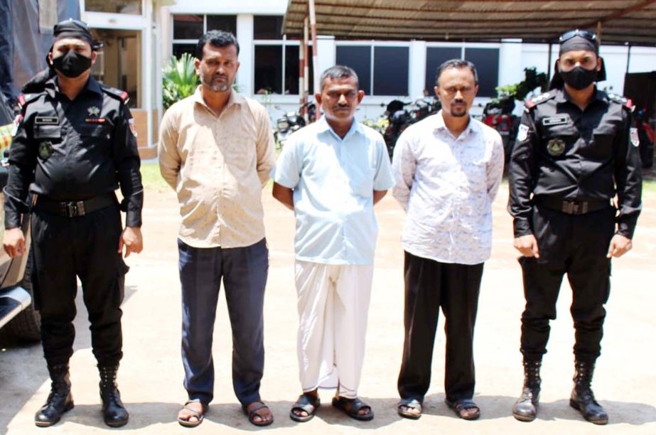 RAB-11 detains 3 members of wild animals smuggling gang conducting raid at Rasulbag area in Siddhirganj on Tuesday.