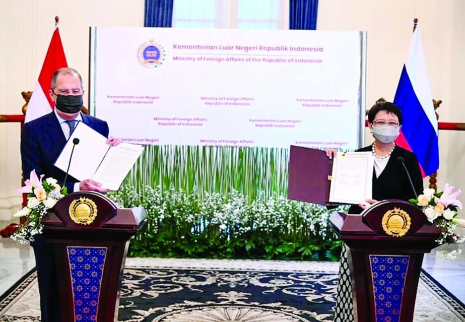 Russia's foreign minister Sergei Lavrov and Indonesia's foreign minister Retno Marsudi show documents during a press briefing following their meeting in Jakarta, Indonesia on Tuesday.