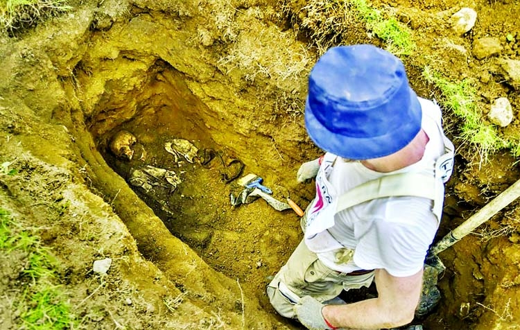 A member of the International Committee of the Red Cross (ICRC) works in the recovery of mortal remains of people killed by armed groups during the country's armed conflict, in the Catatumbo jungle, Colombia.