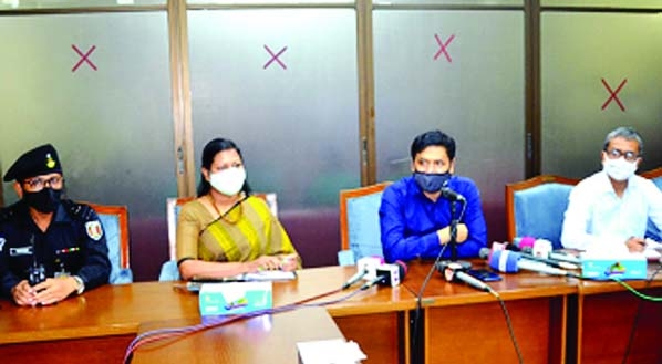 Chattogram Deputy Commissioner Mohammad Mominur Rahman speaks in a press briefing regarding the directives of the nationwide lockdown at the Chattogram Circuit House on Tuesday.