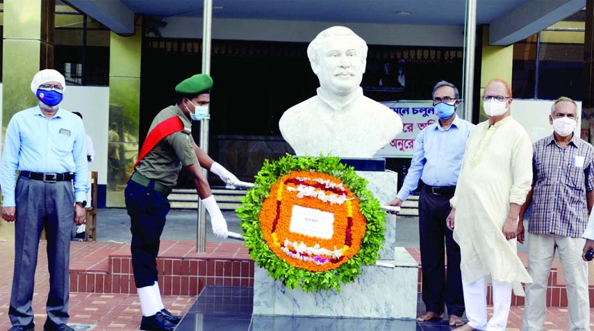 Vice Chancellor of Patuakhali Science and Technology University Prof. Shawdesh Chandra Samonta places wreath at the mural of Bangabandhu Sheikh Mujibur Rahman to mark the 21st founding anniversary of the University on Thursday.