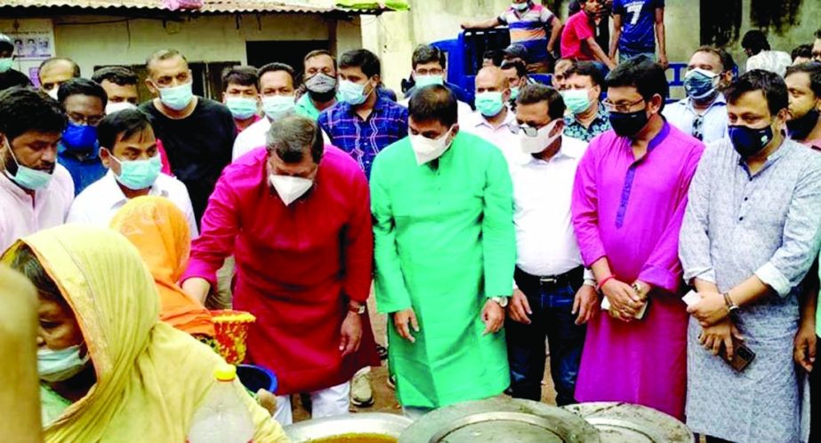 General Secretary of Juba League Mainul Hossain Khan Nikhil speaks at the distribution of food among the poor people organised by Dhaka Mahanagar Dakshin Juba League in the city's Avoy Das Lane on Thursday. He urged the leaders and activists of the organ