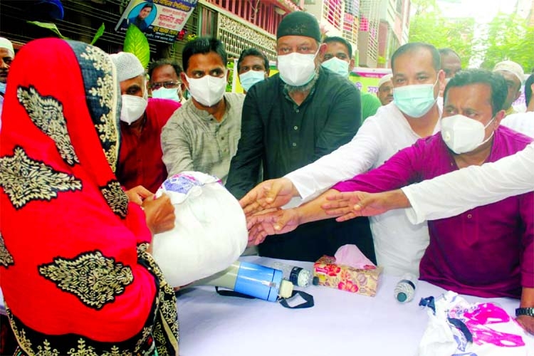 Food items were distributed among poor people in Rupnagar area in the capital city on Friday. Jubo League central General Secretary Mainul Hossain Khan Nikhil was present as chief guest in the program. Taijul Islam Chowdhury Bappi, councilor for ward no-6