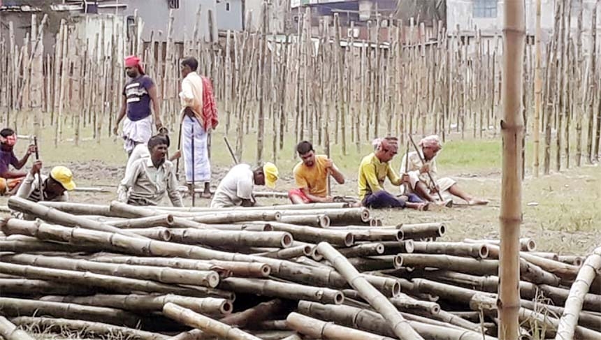 Locals take preparation to set up cattle market without the decision of authority concerned due to strict lockdown. The snap was taken from the city's Rahmatganj playground on Friday.