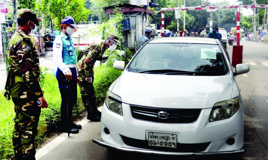 Army members and other law-enforcing agencies remain vigil setting up checkposts in different areas during lockdown. The snap was taken from the city's Palashy area on Saturday.