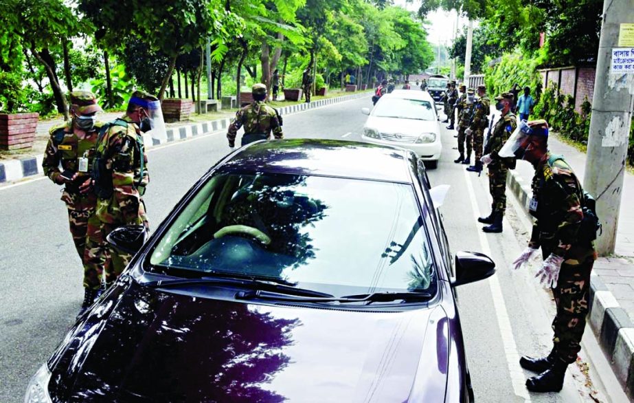 Army personnel stand guard to check the commuters on the city streets during lockdown. The snap was taken from Hatirjhil on Tuesday.