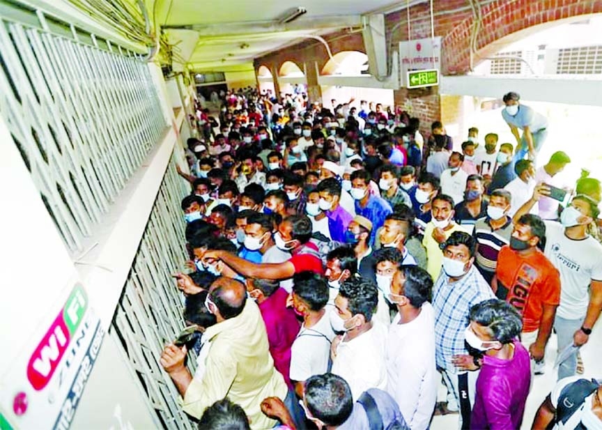 Thousands of people throng different city centers to get vaccinated on Wednesday. This photo was taken from Suhrawardy Medical College Hospital.