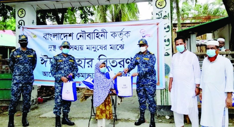 Naval forces distributes food and Eid dress among the destitute of Naval Warship BNS Swadhinata Saintmartin Island on Saturday. ISPR photo
