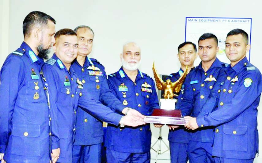 Assistant Chief of Air Staff (Operations) Air Vice Marshal M Shafiqul Alam gives away 'Mofiz Trophy' to smart trainee officer Squadran Leader Mahmud Hossain Rafid at 59th BAF Flying Instructors Course held in the capital on Sunday.