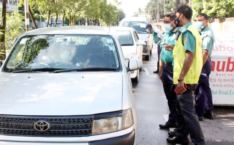 Police remain in vigil to check commuters during lockdown to resist corona pandemic. The snap was taken from Sat Rasta Road area in the city's Tejgaon on Saturday.