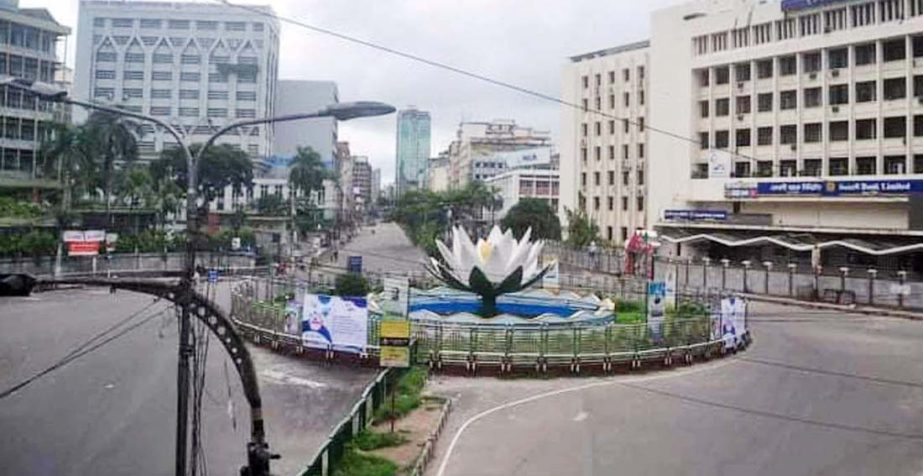 'Shapla Chattar' in the city's Motijheel wears a deserted look during lockdown on Saturday.