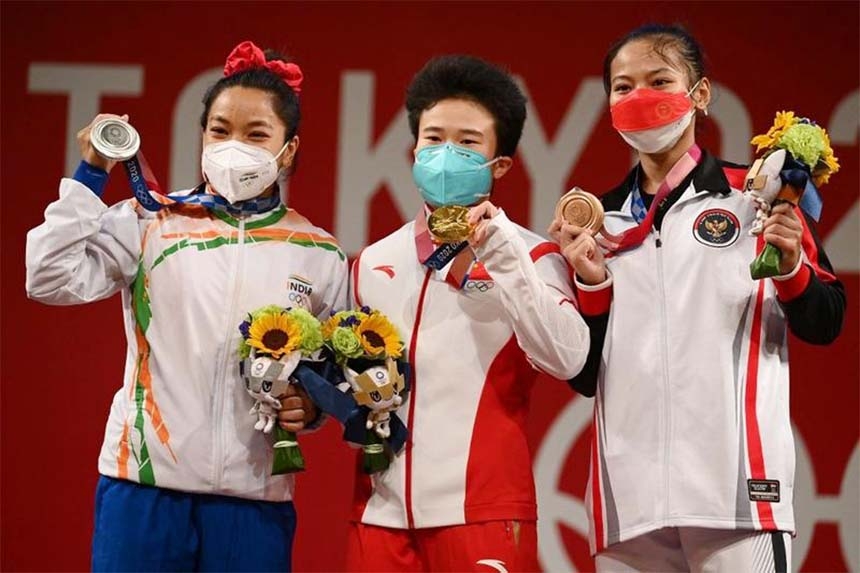 (From left to right) Silver medallist India's Chanu Saikhom Mirabai, gold medallist China's Hou Zhihui and bronze medallist Indonesia's Windy Cantika Aisah stand on the podium for the victory ceremony of the women's 49kg weightlifting competition duri