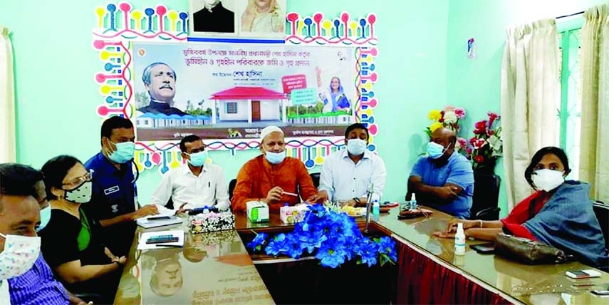 Md Baki Billah, Upazila Chairman of Pabna Bhangura speaks in a meeting to implement strict restrictions to prevent the spread of Covid-19 in the upazila on Saturday. Among others, UHFPO Dr Halima Khanom, Assistant Commissioner (Land) Md Kawsar Habib, OC M