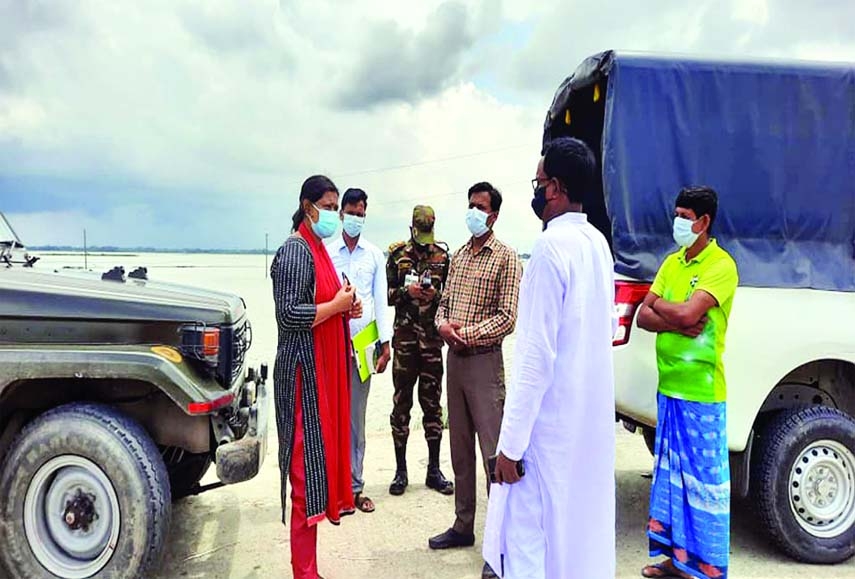 Tarash Upazila Assistant Commissioner (Land) Rumana Afroz is seen patrolling with members of the police force to implement nation-wide lock-down in various hat bazaars including Kundail Bridge of the upazila on Saturday.