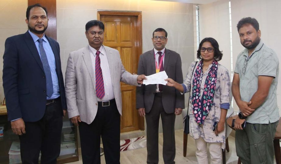 Mosleh Uddin Ahmed, Managing Director and CEO of South Bangla Agriculture and Commerce Bank Limited, handing over 6 cheques to Asma Aktar Liza, founder of MehmanKhana to provide food to hungry people at the bank's head office in the capital recently unde
