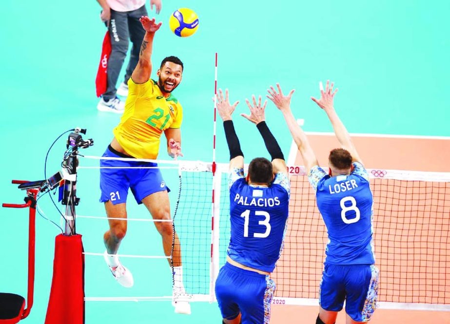 Alan (left) of Brazil in action with Ezequiel Palacios of Argentina during the Tokyo 2020 Olympics Volleyball (Men's Pool B) at Ariake Arena, Tokyo, Japan on Tuesday.