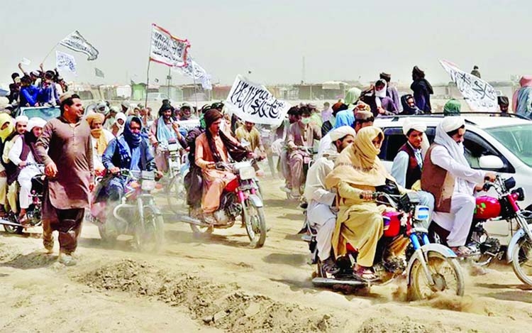 A huge number of people leaving Kabul and other strategic cities in fear bof attack by Taliban forces.