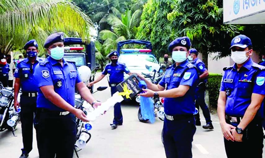 Kishoreganj Police Super Mashrukur Rahman Khaled BPM (Bar) on Wednesday formally hands over a new double-cabin pickup to the OC, Pakundia as a gift from IGP to ensure uninterrupted policing and reach the public security make at people's doorsteps.