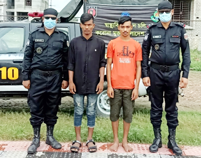 RAB-10 detains two drug peddlers with 80 kg hemp conducting raid in South Keraniganj on Friday.