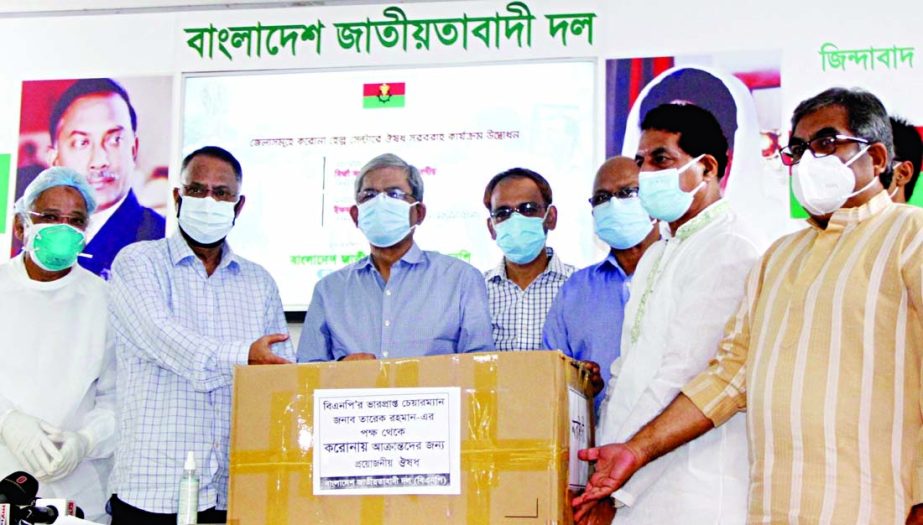 BNP Secretary General Mirza Fakhrul Islam Alamgir distributes medicines across the country from Covid-19 Help Centre of Chairperson's Gulshan office on Sunday.