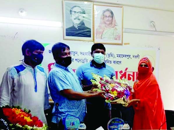 Mohadevpur Upazila Assistant Commissioner Land Asma Khatun was given a farewell reception by the Upazila Officers Club on Monday.