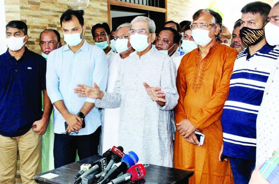 BNP Secretary General Mirza Fakhrul Islam Alamgir briefs journalists at his residence in the city's Uttara on Tuesday after newly formed conveniing committee members of Dhaka South and North call on him.