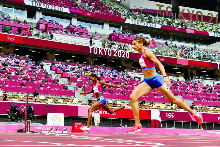 Sydney McLaughlin (right) on the way to win the women's 400m hurdles gold of the Tokyo Olympics at Olympic Stadium in Japan on Wednesday. Agency photo