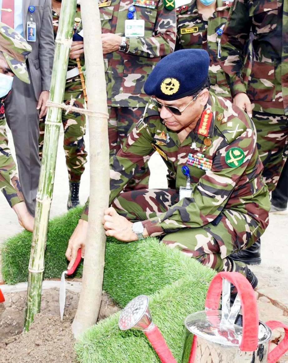 Chief of Army Staff General SM Shafiuddin Ahmed plants a sapling at Jalsiri Abason Prokalpo on Thursday marking Mujib Year. ISPR photo