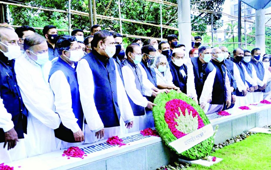 Bangladesh Awami League leaders led by its General Secretary & Roads and Bridges Minister Obaidul Quader paying homage to Bangamata Begum Fazilatun Nesa Mujib at Banani graveyard by placing a floral wreath on the occasion of her 91st birth anniversary on