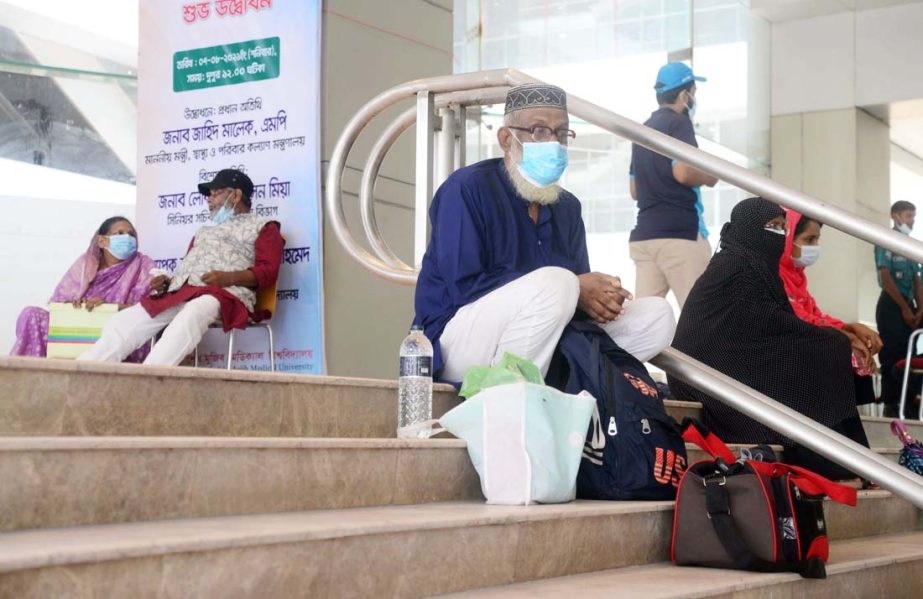 Patients who came from remote places across the country are seen waiting at Bangabandhu Field Hospital in the capital on Sunday to get admitted.