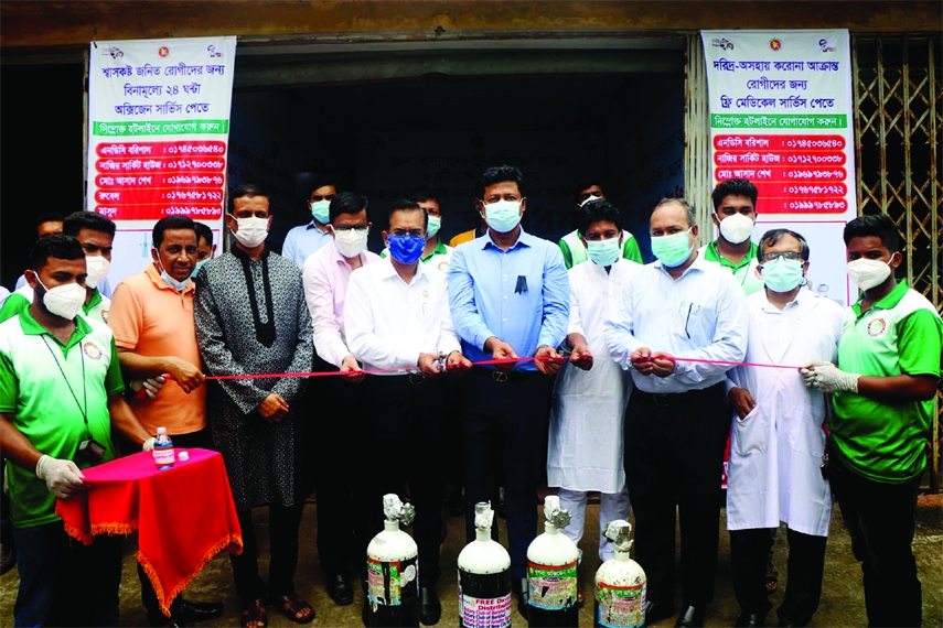 Barishal Divisional Commissioner Md Saiful Hasan Badal inaugurates free free oxygen and medicine services for corona patients on Wednesday at Barishal Sadar Hospital premises. Barishal Deputy Commissioner Jasim Uddin Haider presided over the function.