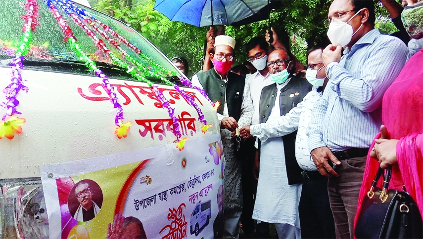 Mazharul Haque Prodhan, MP from Panchagar -1 handed an ambulance to Dr. Md. Abul Kashem, Health and Family Planning Officer of Tetulia Upazila Health Complex in a formal ceremony held on the health complex on Wednesday.